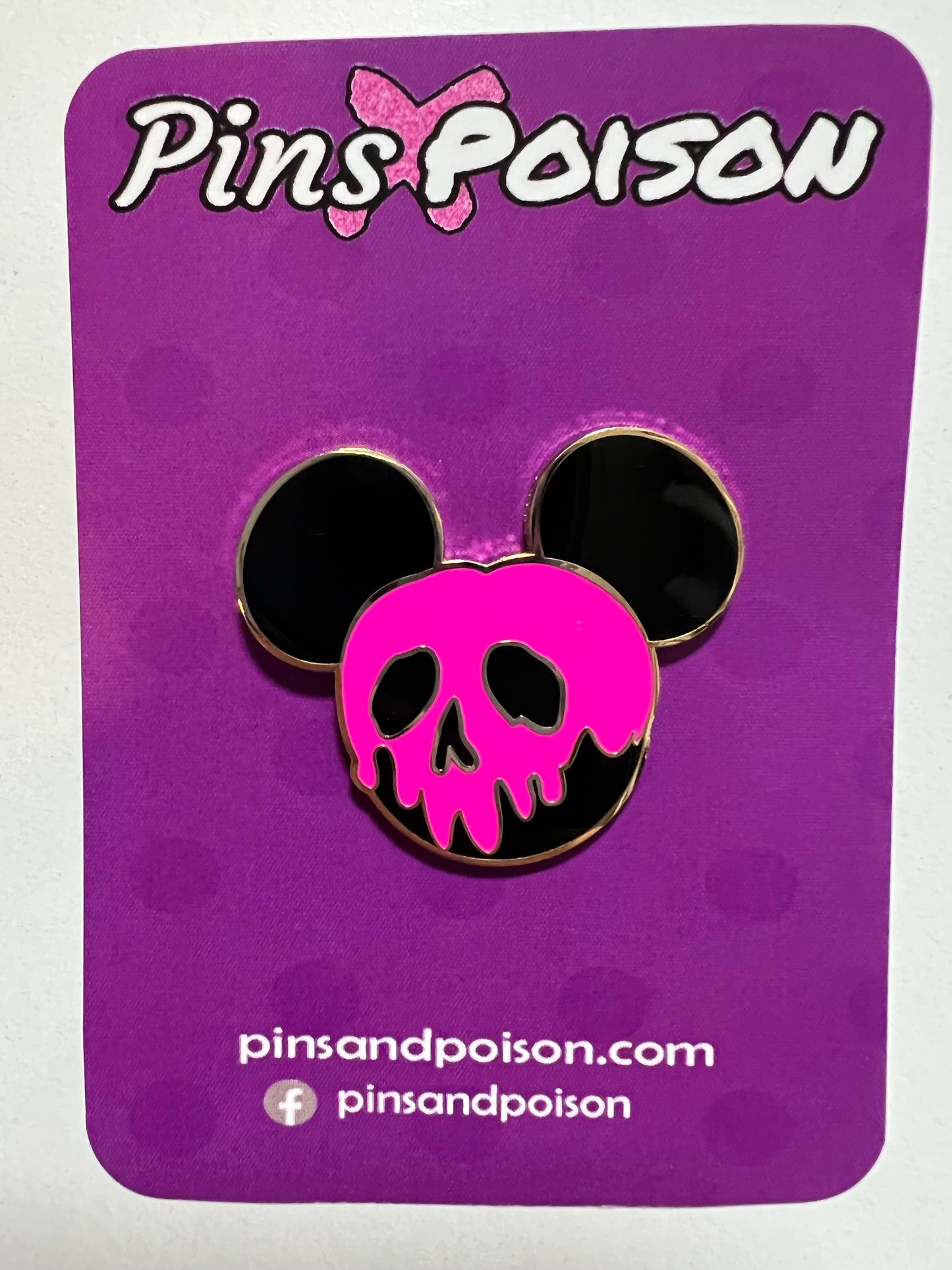 Poison Skull Pin - Piglet Pink